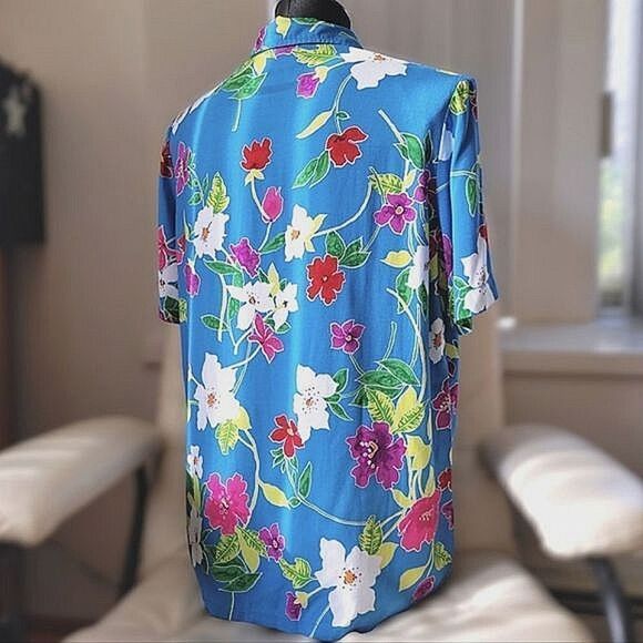 Vtg blue floral short sleeve button-down shirt - Picture 2 of 15